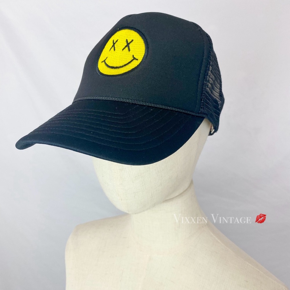 X SMILEY FACE PATCH MESH TRUCKER HAT